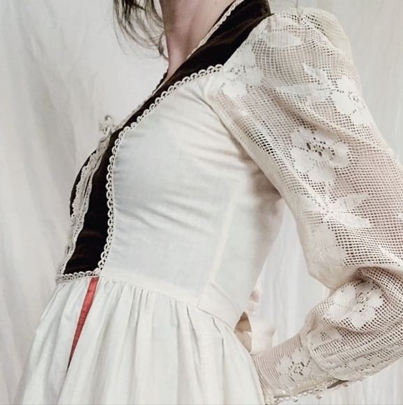 Vintage Gunne Sax Dress, 1970s authentic velvet & lace renaissance style - Picture 7 of 12
